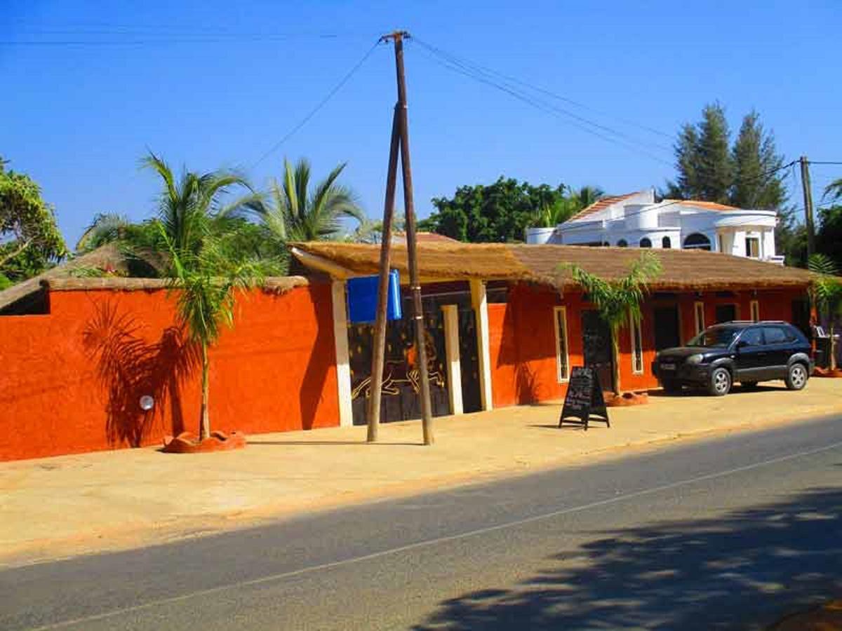 Hotel Le Lion Dort Somone Exterior foto